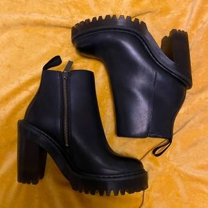 COPY - Women’s Dr Martens Magdalena Leather Heeled Chelsea Boot